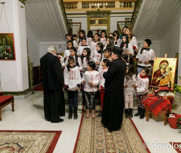 (Foto) Parohia Crucea – Colindători la Reședința Mitropolitană 2022