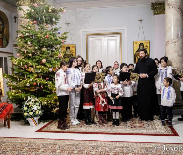 (Foto) Parohia Curagău – Colindători la Reședința Mitropolitană 2022