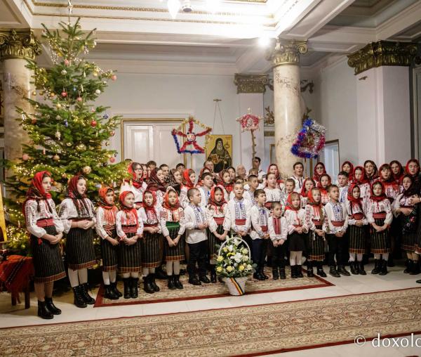 (Foto) Parohia Feredeni – Colindători la Reședința Mitropolitană 2022