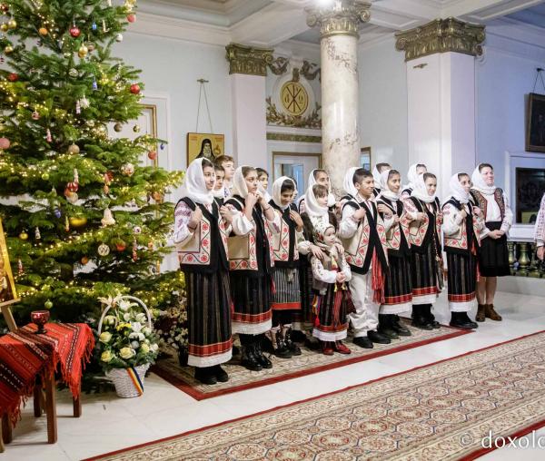 (Foto) Parohia Humosu – Colindători la Reședința Mitropolitană 2022