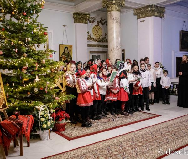 (Foto) Parohia Liteni – Colindători la Reședința Mitropolitană 2022