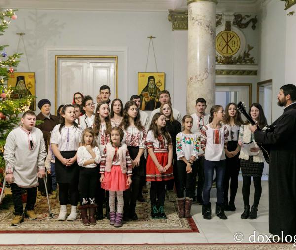 (Foto) Parohia Moimești – Colindători la Reședința Mitropolitană 2022