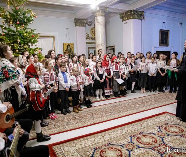 (Foto) Parohia Rădeni, județul Neamț – Colindători la Reședința Mitropolitană 2022