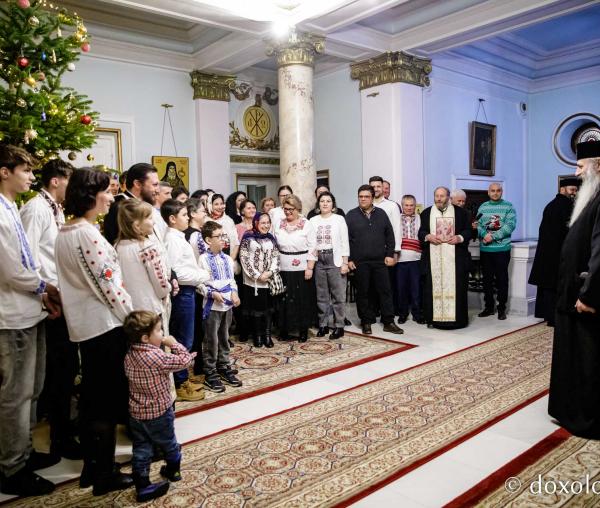 (Foto) Parohia „Sf. Iosif” Rediu – Colindători la Reședința Mitropolitană 2022
