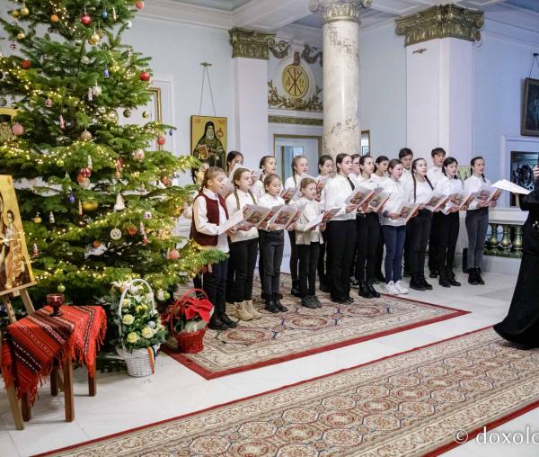 (Foto) Parohia Stornești – Colindători la Reședința Mitropolitană 2022