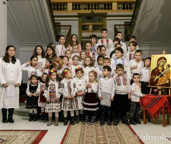 (Foto) Parohia Tălpălari – Colindători la Reședința Mitropolitană 2022