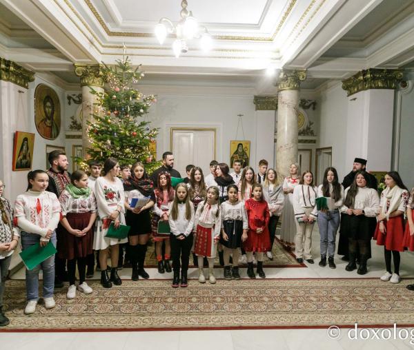(Foto) Parohia Voinești 2 – Colindători la Reședința Mitropolitană 2022