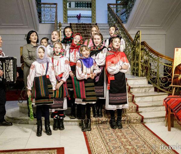 (Foto) Grup de basarabeni din cadrul proiectului „Vis de copil” Boghenii Noi – Colindători la Reședința Mitropolitană 2022