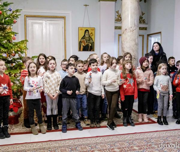 (Foto) Școala „Ștefan Bârsănescu” Iași, clasa I – Colindători la Reședința Mitropolitană 2022