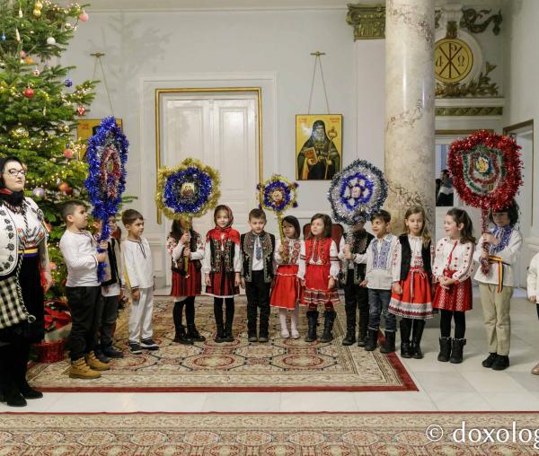 (Foto) Școala Gimnazială „B.P. Hașdeu” Iași – Colindători la Reședința Mitropolitană 2022
