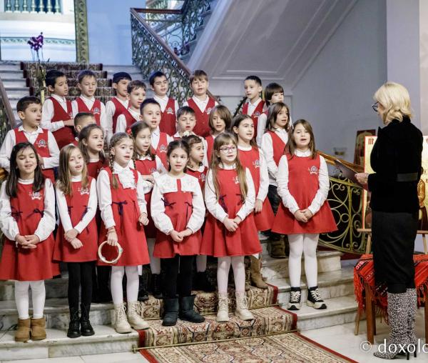 (Foto) Școala „Carol I” Iași, clasa I C – Colindători la Reședința Mitropolitană 2022