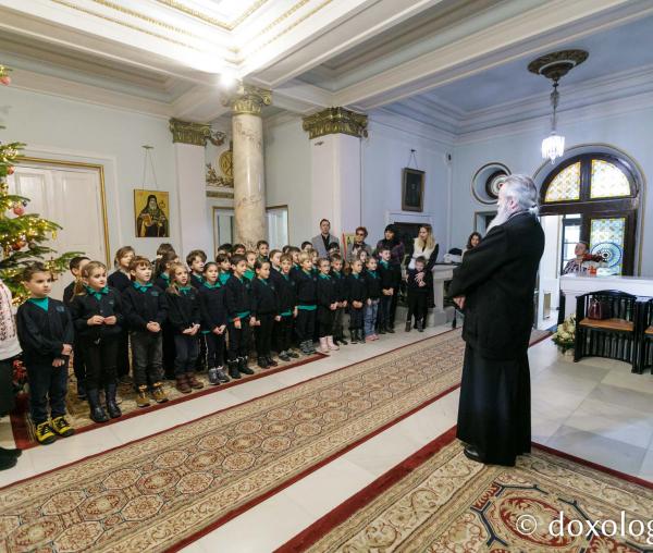 (Foto) Școala EuroEd – Colindători la Reședința Mitropolitană 2022