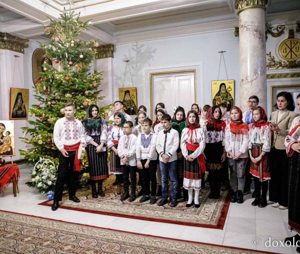 (Foto) Școala Gâștești, Pașcani – Colindători la Reședința Mitropolitană 2022