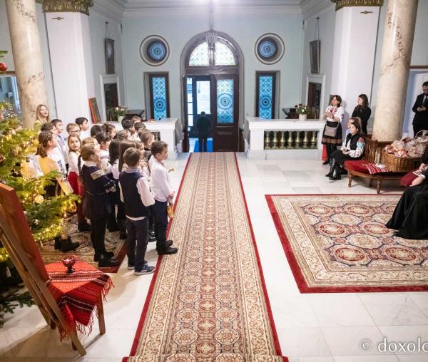 (Foto) Scoala Ion Simionescu, cl. a II-a – Colindători la Reședința Mitropolitană 2022