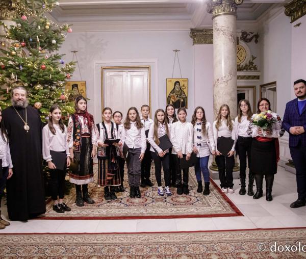 (Foto) Școala Profesională Focuri – Colindători la Reședința Mitropolitană 2022