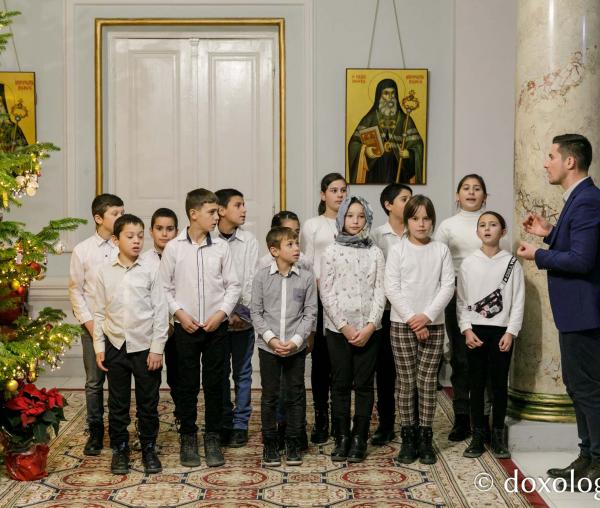 (Foto) Școala Vonești, clasa a IV-a – Colindători la Reședința Mitropolitană 2022