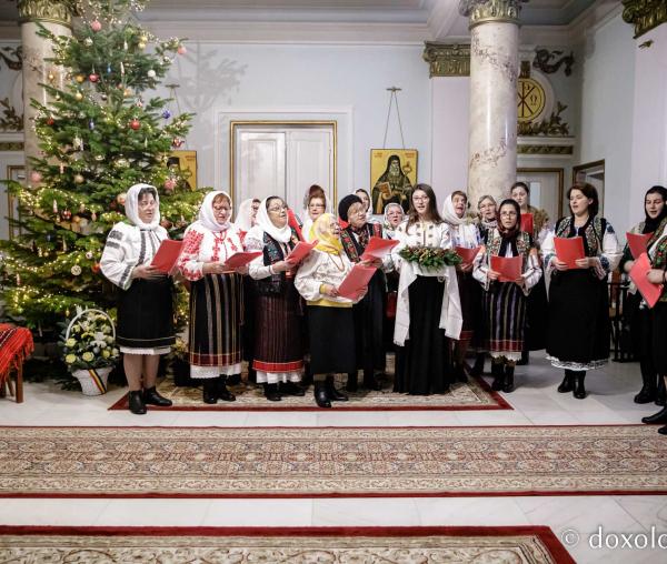 (Foto) Societatea Ortodoxă a Femeilor din România – Colindători la Reședința Mitropolitană 2022
