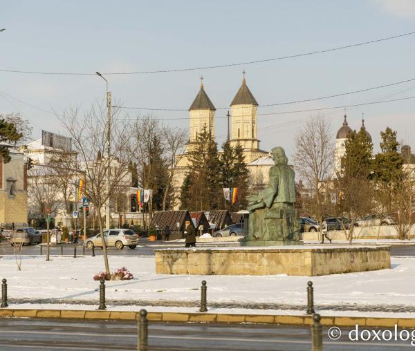 (Foto) La pas prin Târgul Ieșilor într-o dimineață geroasă