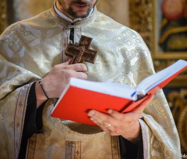 (Video) Părintele Vasile Ioana: Când duhovnicul te dezleagă de păcatele mărturisite, Hristos te ia în brațele Sale!