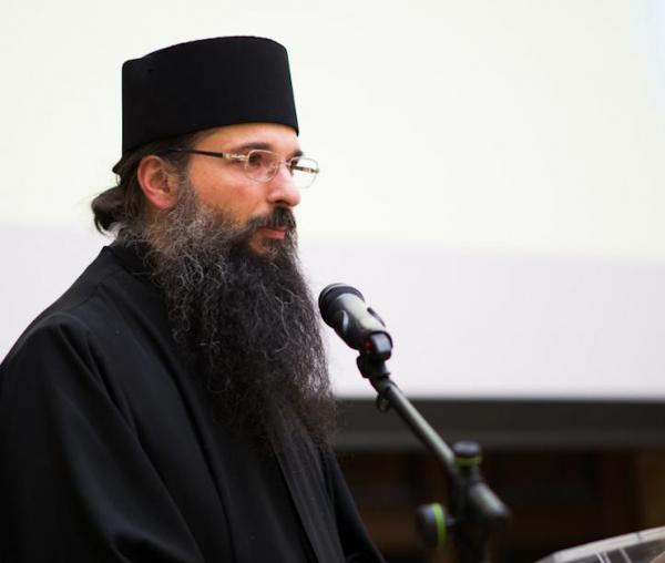 (Audio) „Prezența harului alungă frica" – Parintele Teofan Popescu