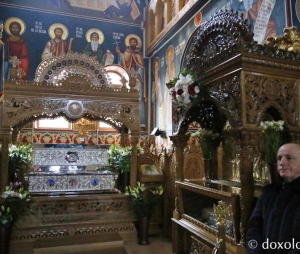 (Video) Slujbă arhierească la Biserica Sf. Nectarie: noua raclă a sfântului a fost binecuvântată astăzi