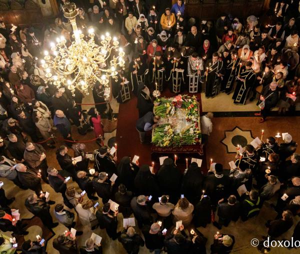 (Foto) „În mormânt, Viaţă, pus ai fost, Hristoase…” – Prohodul Domnului la Catedrala Mitropolitană din Iași