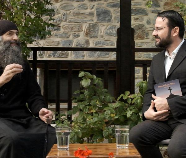 (Video) Părintele Pimen Vlad (Muntele Athos): „Te poţi ruga tot timpul căci Dumnezeu te aude”