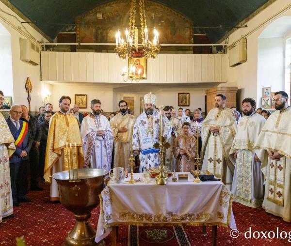 (Foto) Liturghie baptismală și sfințire de casă parohială la Parohia Drăgușeni