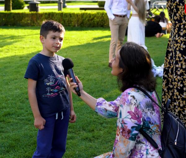 (Video) Urarea zilei, bucuria vieții: La mulți ani, copii!