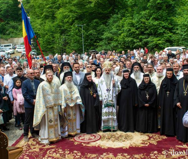 (Video) Biserica Mănăstirii Scăricica a primit haina cea nouă a sfințirii