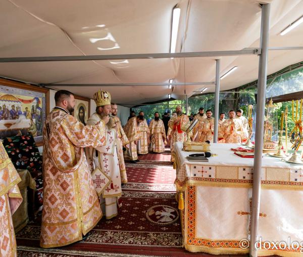 (Foto) Liturghie arhierească săvârșită de PS Andrei, Episcopul Covasnei și Harghitei, în ajunul prăznuirii Sfântului Ioan cel Nou #HramSuceava2023