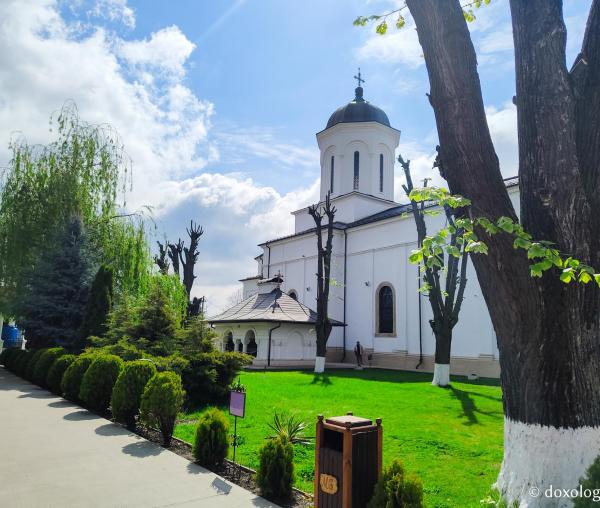 (Foto) Liniștea de la Mănăstirea Ghighiu