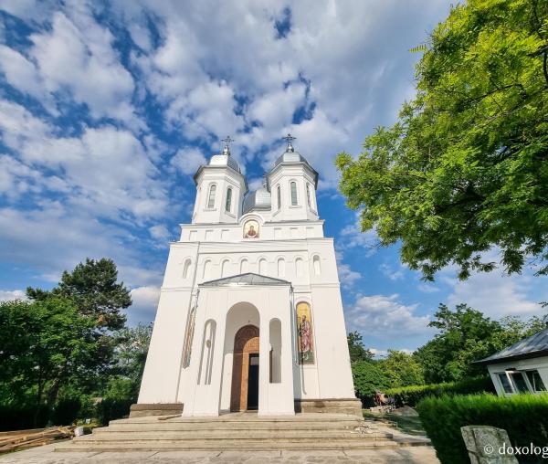 (Foto) Pași de pelerin la Mănăstirea Saon