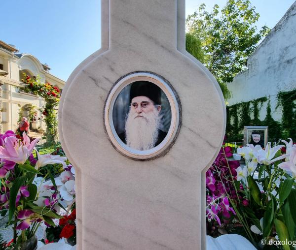 mormântul Părintelui Arsenie Papacioc