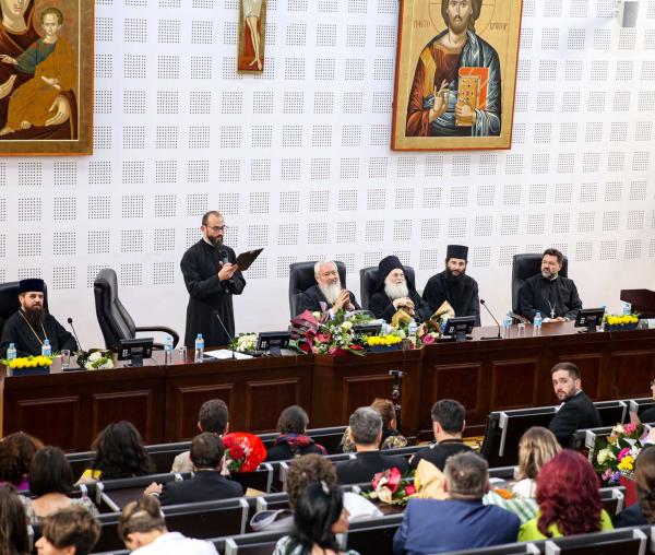 (Foto) Starețul Efrem la festivitatea de încheiere a anului școlar la Colegiul Ortodox din Cluj