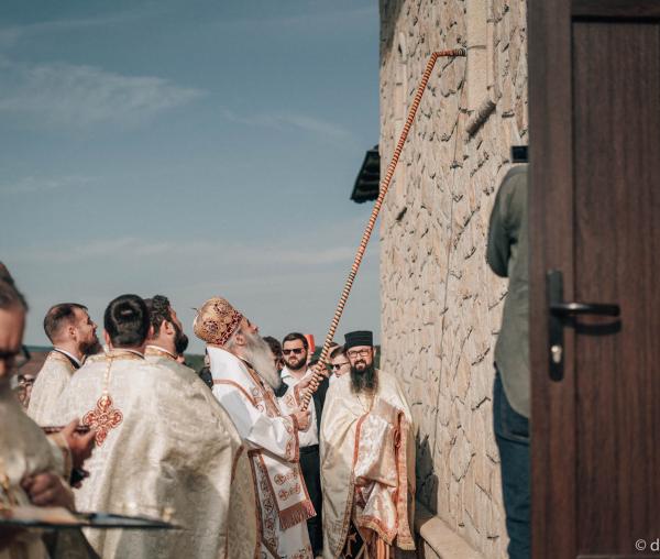 Biserica „Sfânta Cuvioasă Teodora de la Sihla” din Vama a fost sfințită