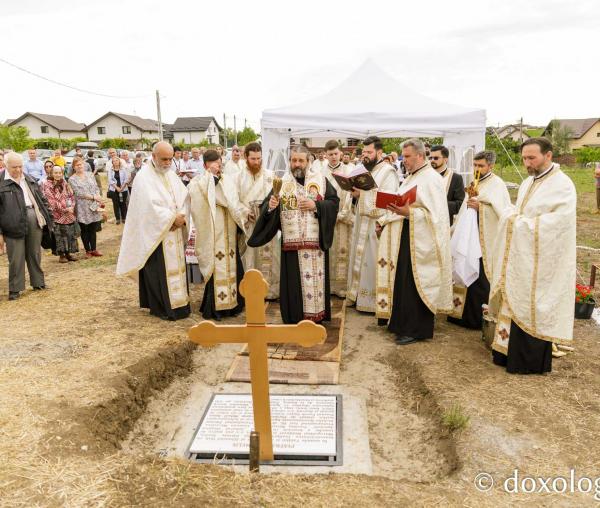 (Foto) A fost pusă piatra de temelie pentru biserica parohiei Miroslava III