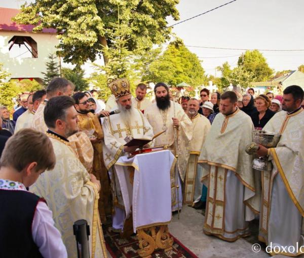 (Video) Biserica din Bădiuți - Ștefănești a fost sfințită