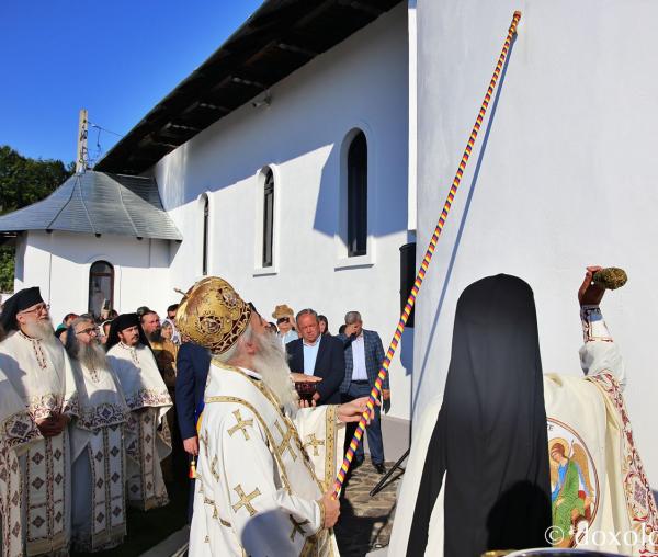 Biserica Schitului „Sfântul Ioan Iacob” Urecheni a fost sfințită / Foto: Flavius Popa