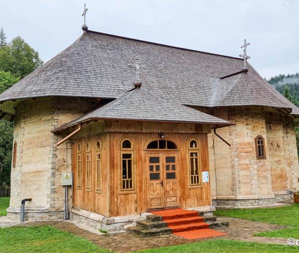 Biserica de frasin a Mănăstririi Tarcău