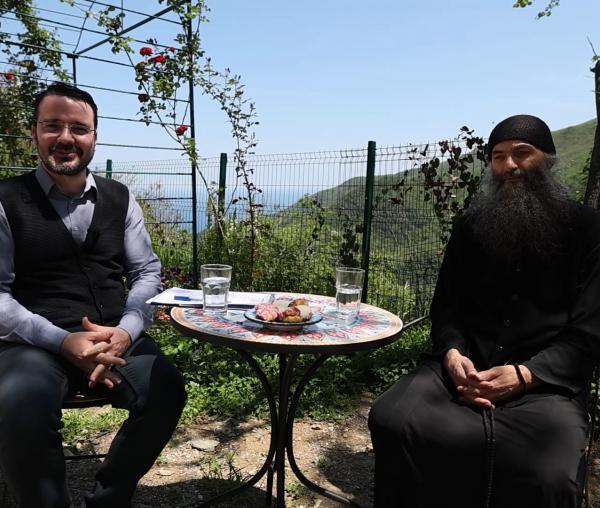 (Video) Părintele stareţ Pimen Vlad la „Ferestre către suflet” - Despre post, într-o lume de dulce
