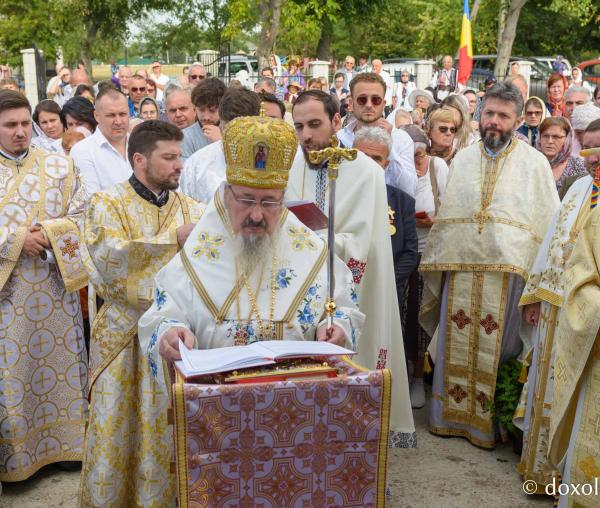 IPS Petru la slujba de sfințire