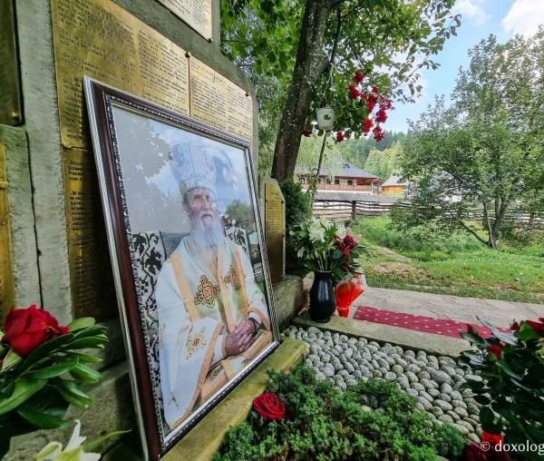 Mormântul Înaltpreasfințitul Pimen, Arhiepiscopul Sucevei și Rădăuților