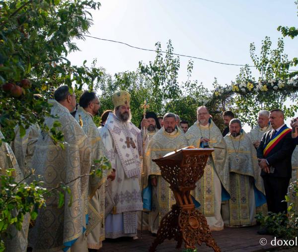 PS Nichifor Botoșăneanul, alături de soborul slujitor