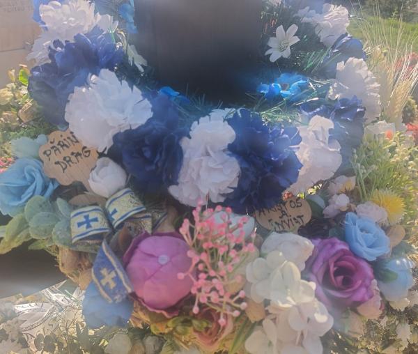 Flori și mesaj de la mormântul Părintelui Simeon Zaharia