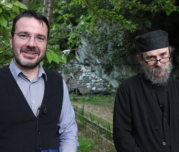 (Video) „Ferestre către suflet” cu părintele Teologos (Muntele Athos) – „Ce căutăm în mediul online?”