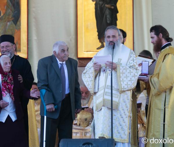 10 persoane au primit „Crucea Moldavă” pentru mireni de ziua Sfintei Cuvioase Parascheva