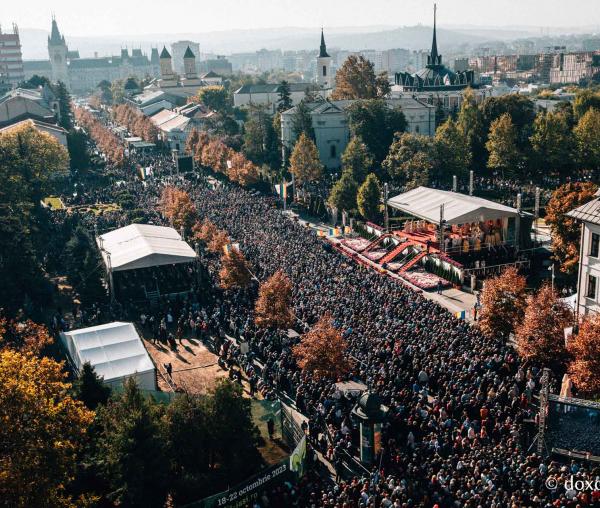 (Foto) „Bucură-te, luminătoarea Moldovei!” – Liturghie arhierească în cinstea Sfintei Cuvioase Parascheva