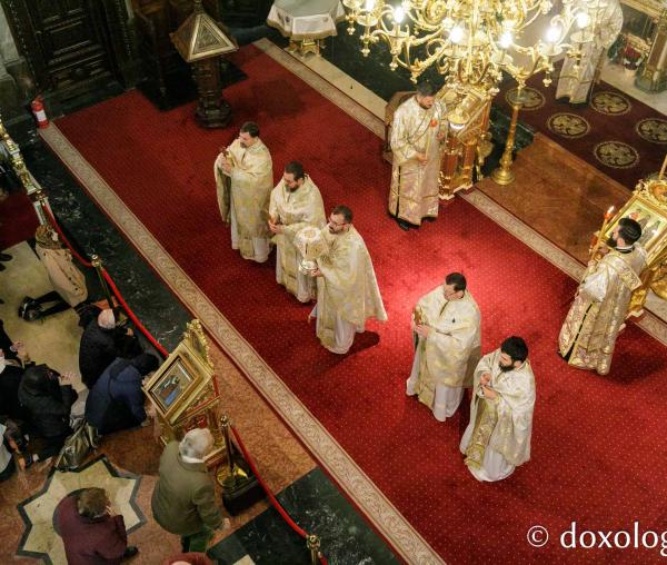 Sfânta Liturghie în cea de-a cincea zi de pelerinaj la moaștele Sfintei Parascheva
