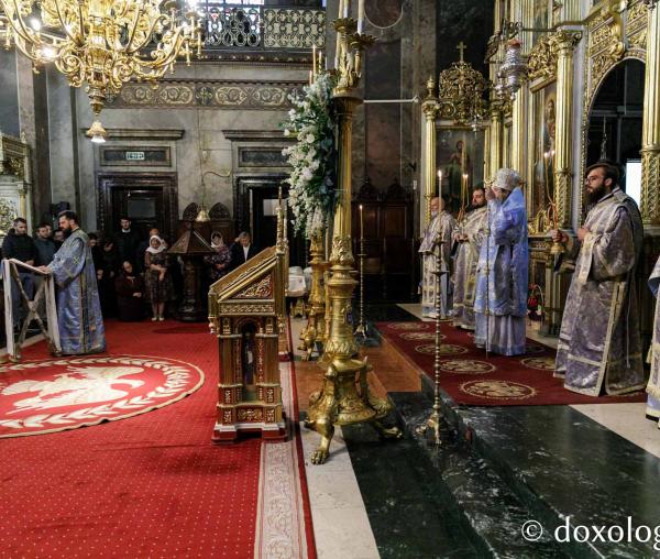 (Foto) Sfânta Liturghie - moment de tihnă și de rugăciune în a treia zi a Hramului Sfintei Cuvioase Parascheva